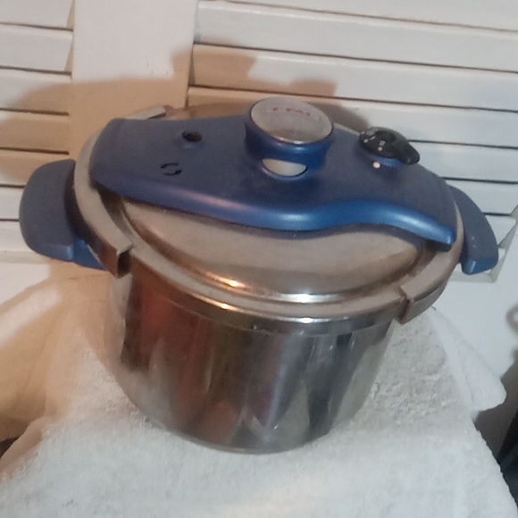 T-fal Stainless Pressure Cooker - Picture 2 of 4